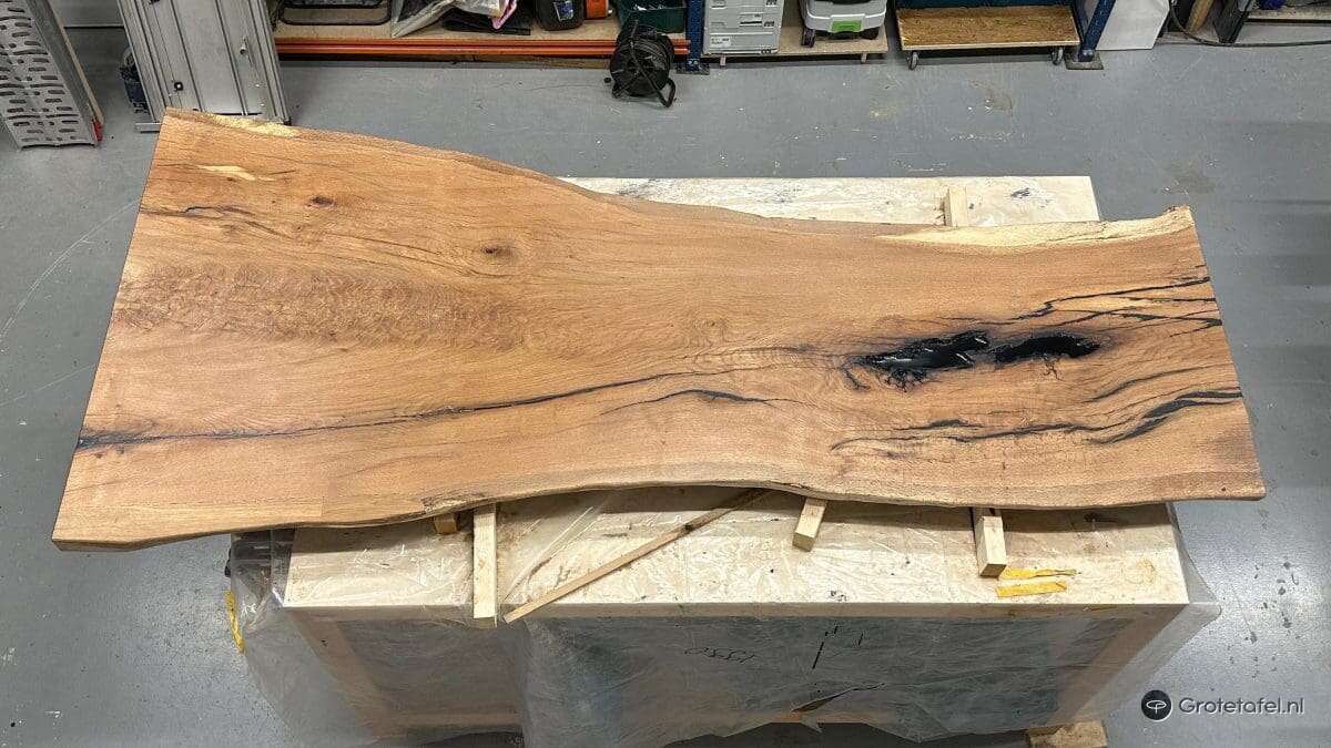 Bartafel eiken met epoxy - sfeerfoto 1