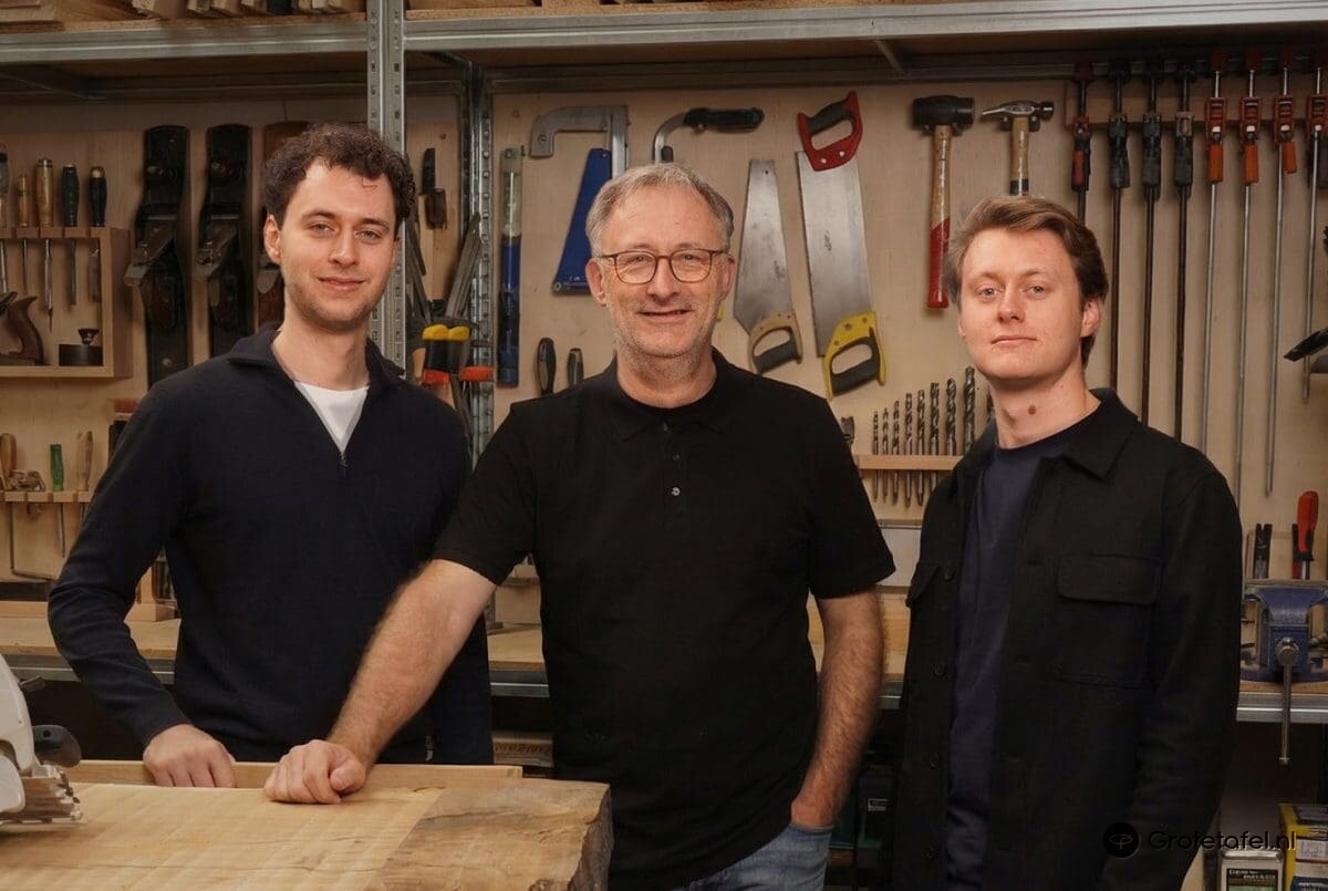 Jan, Thomas en Laurens Lancee in het atelier van Grote Tafel