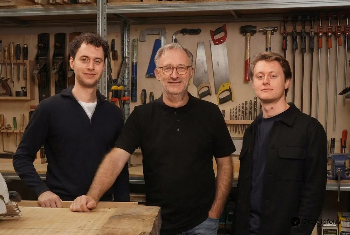 Jan, Thomas en Laurens Lancee in het atelier van Grote Tafel