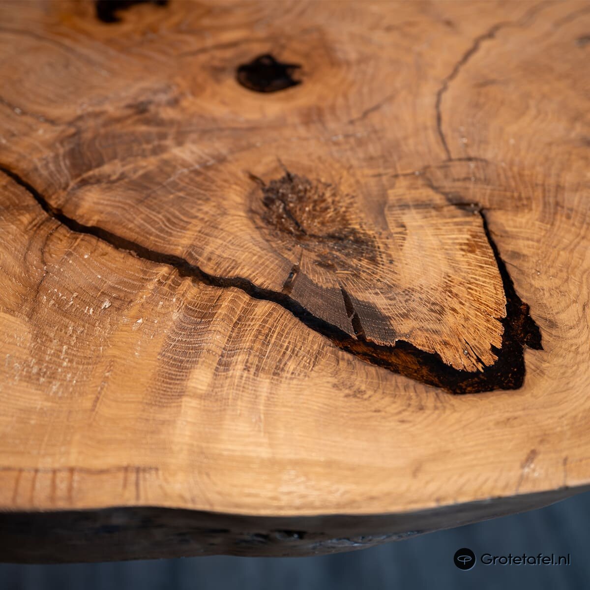 Eiken / Epoxy kunststuk van 308cm breed - sfeerfoto 11