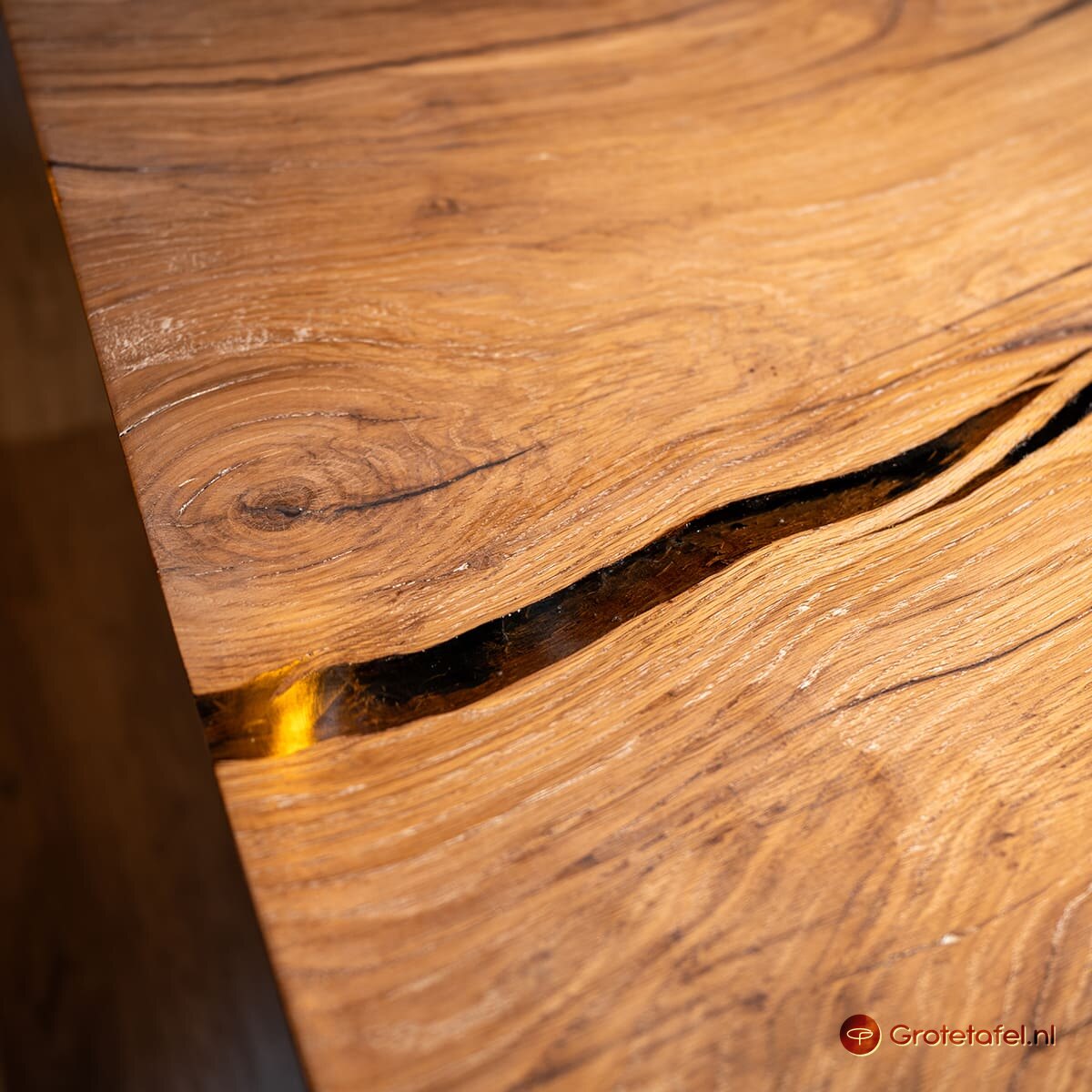 Eiken / Epoxy kunststuk van 308cm breed - sfeerfoto 13