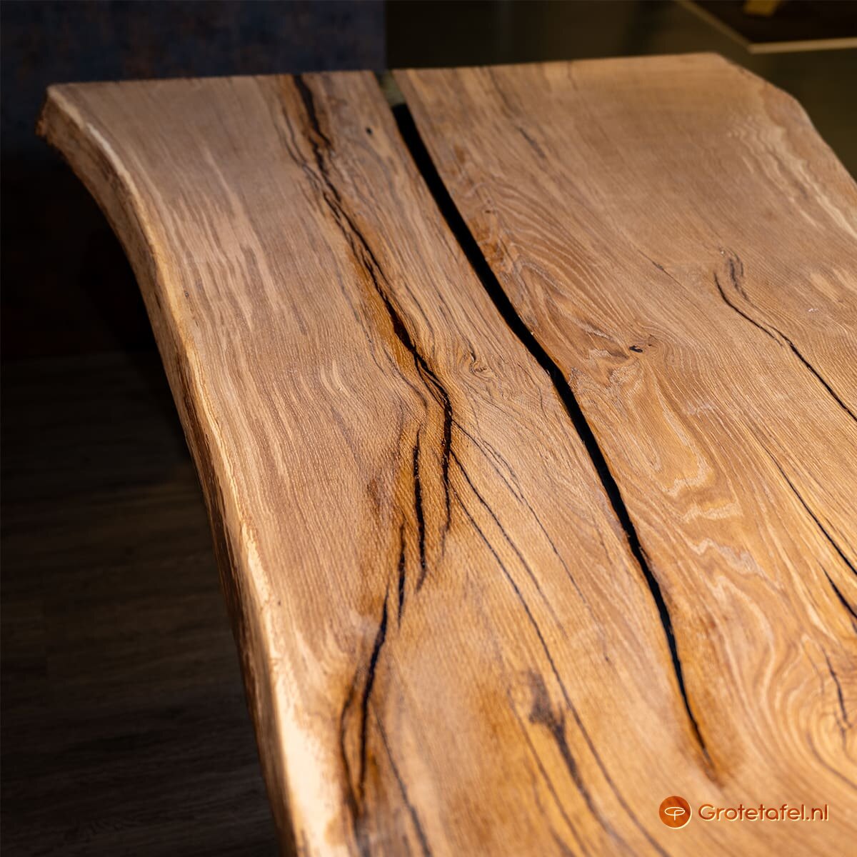Eiken / Epoxy kunststuk van 308cm breed - sfeerfoto 10