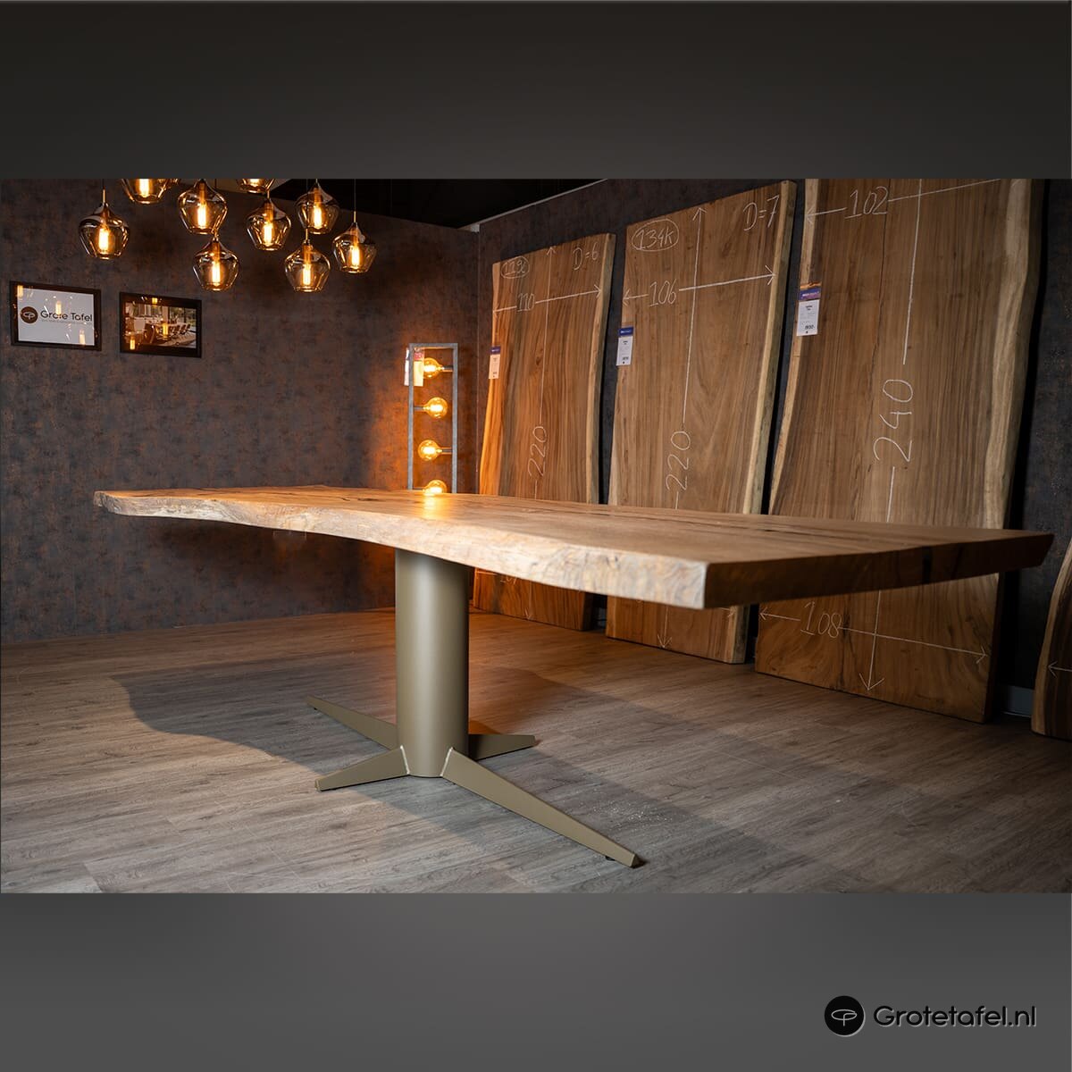 Eiken / Epoxy kunststuk van 308cm breed - sfeerfoto 4