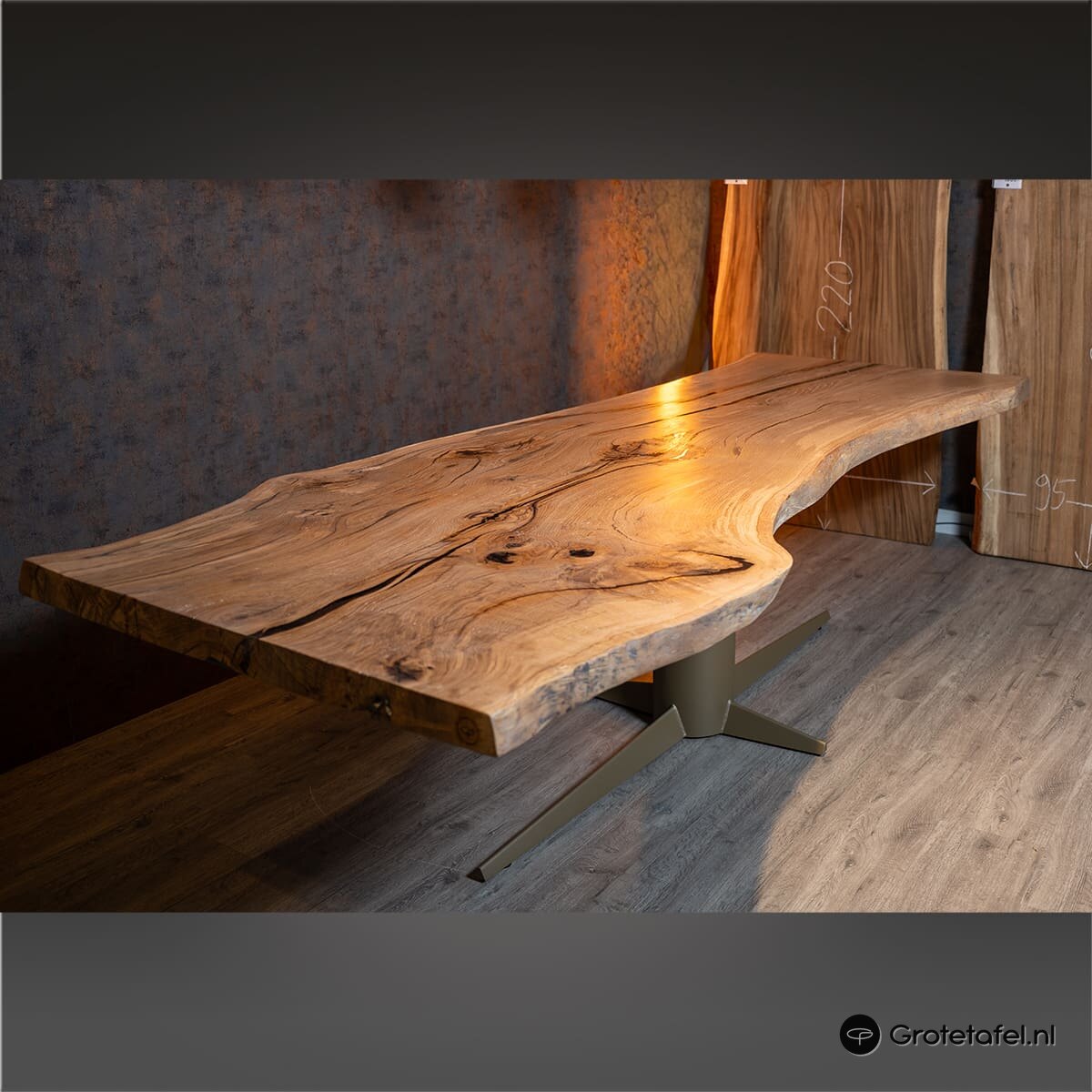 Eiken / Epoxy kunststuk van 308cm breed - sfeerfoto 8
