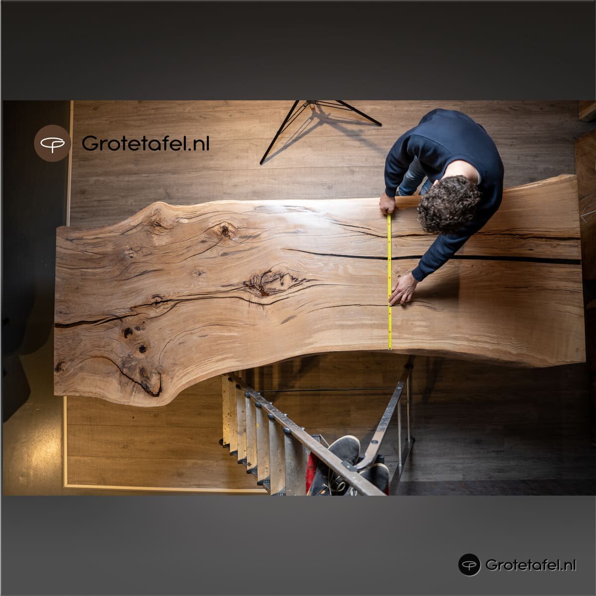 Eiken / Epoxy kunststuk van 308cm breed - sfeerfoto 15
