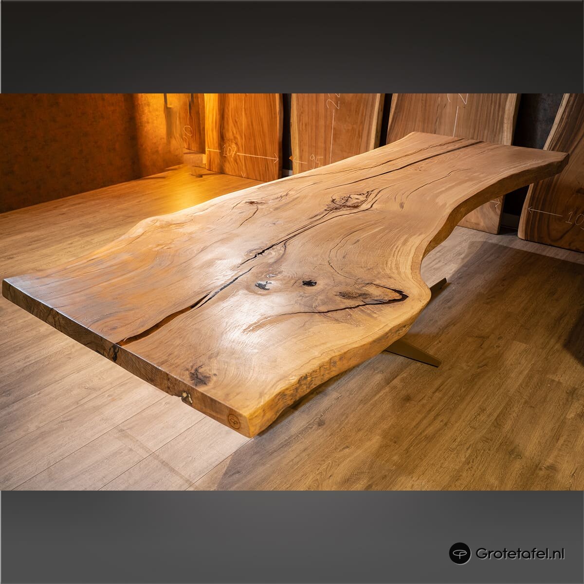 Eiken / Epoxy kunststuk van 308cm breed - sfeerfoto 7