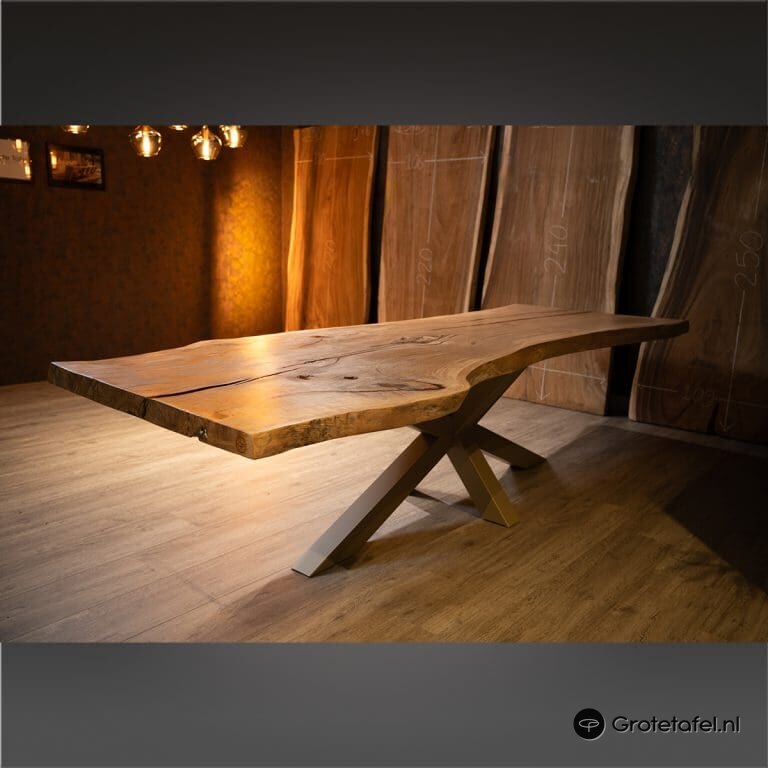 Eiken / Epoxy kunststuk van 308cm breed