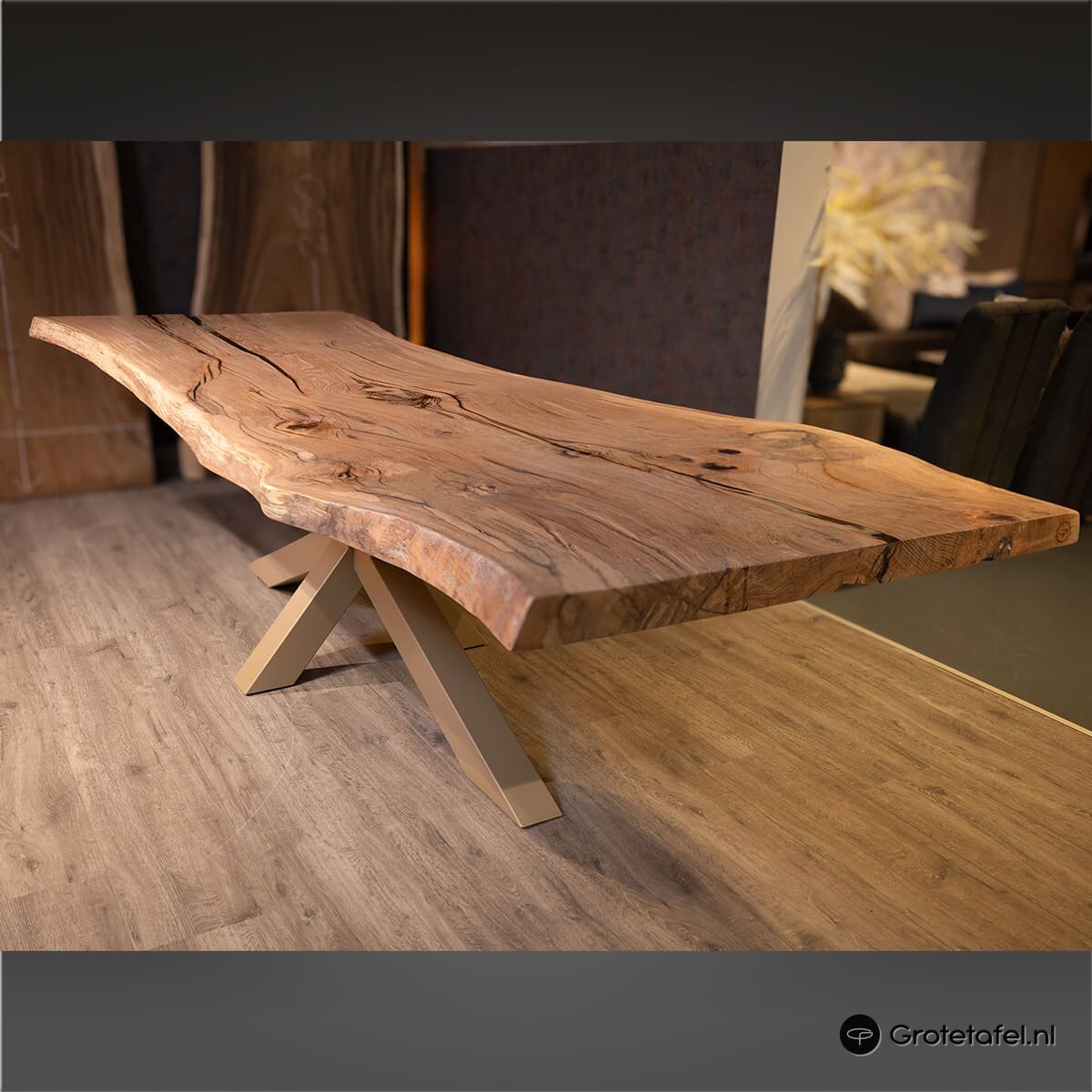 Eiken / Epoxy kunststuk van 308cm breed - sfeerfoto 2